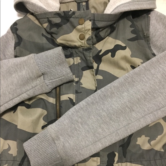 Camo Utility Jacket w/grey sleeves - Picture 2 of 5